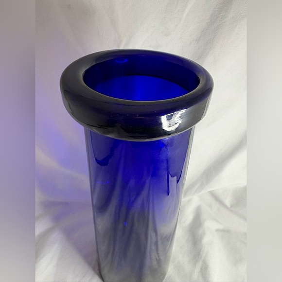 Large tall, cobalt blue glass vase - Picture 2 of 5